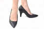 E-commerce especializado em sapatos femininos adultos. numerações 30, 31, 32, 33 e 34 Sapato Scarpin em couro ecológico preto, salto 8 cm.